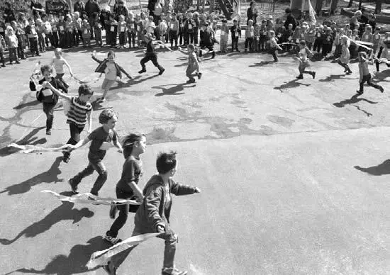 Вариант этапов весенней олимпиады 1030 Общий сбор с флагами и названием - фото 33
