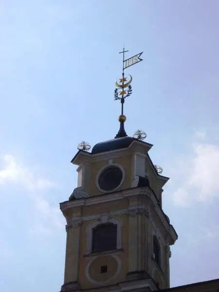 Kirchturm der Uni Am linken Ufer der Vilnia steht eine der schönsten - фото 20