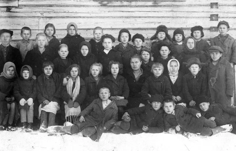 4 класс Образцовой Вожегодской начальной школы 1934 год Володя Тендряков - фото 4