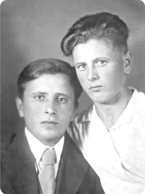 Марк и Яша Файнбоймы 1940 А Марк добился осуществления своей мечты сразу же - фото 24
