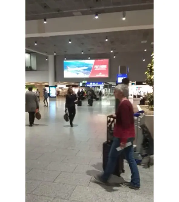 Франкфурт Центральный зал аэропорта А пирожки это всетаки нервное Поездка - фото 17