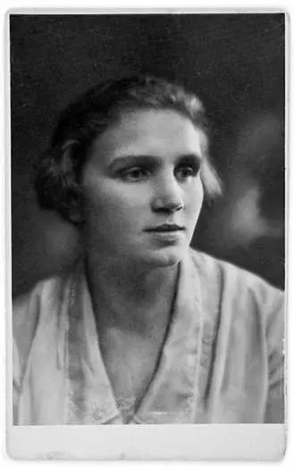 Стефания ПалюлитеЛадигене 1920 Весной 1944 она приняла Ирену в семью Ванда - фото 18