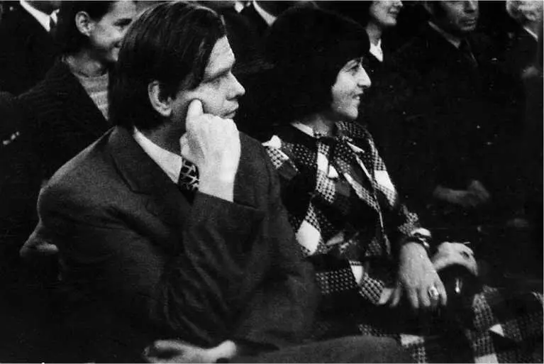 С Томасом Венцловой на вечере в Союзе писателей Литвы Вильнюс около 1976 - фото 43