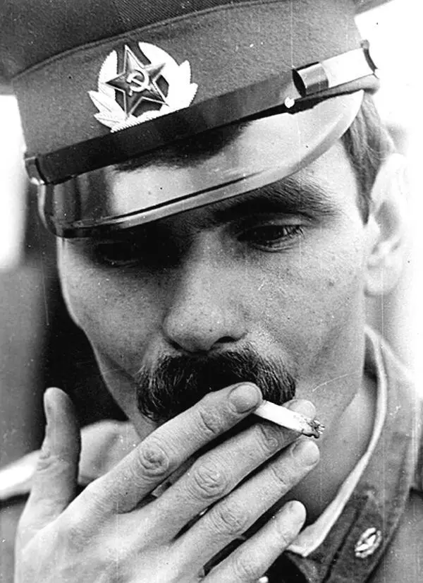 Глава третья 19821985 Солдат и редактор Служба в армии С армией у - фото 12