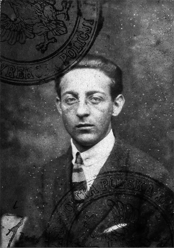 Фотография из польского паспорта Леона 1923 В конце августа Леон уехал из - фото 8