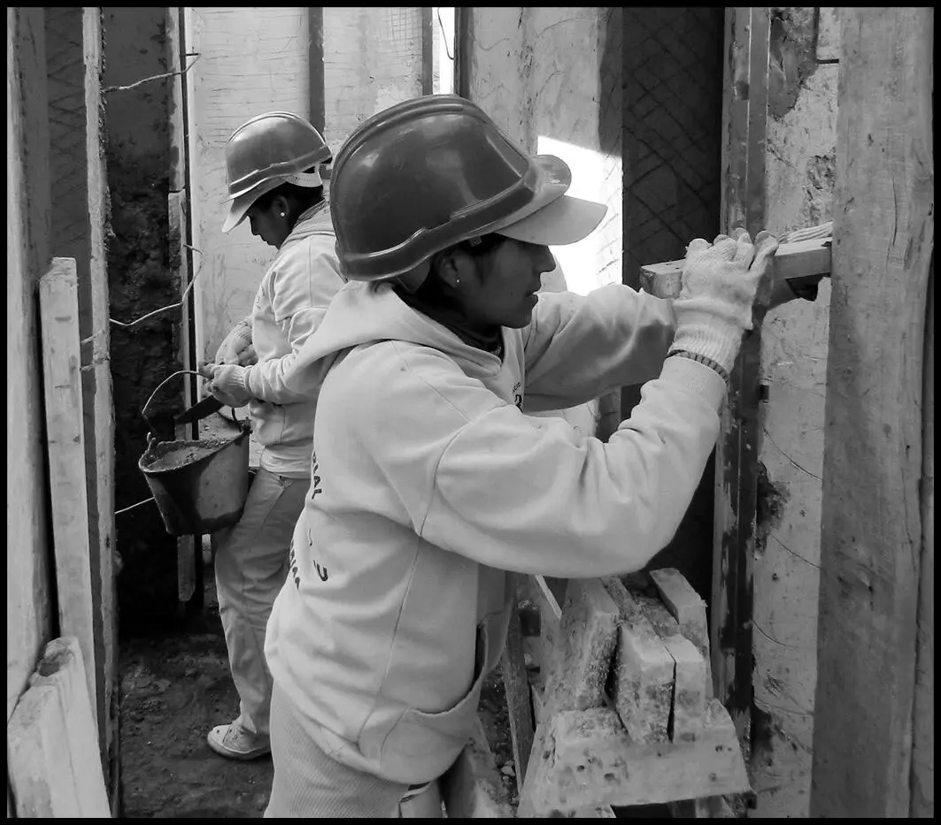 Dos mujeres de la Tupac Amaru a las que se les enseñó a construir sus propias - фото 4