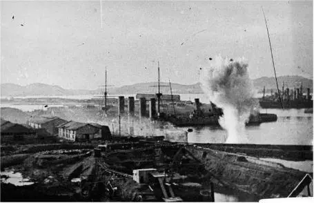 Крейсер Баян и минный заградитель Амур под обстрелом в ПортАртуре 1904 год - фото 9