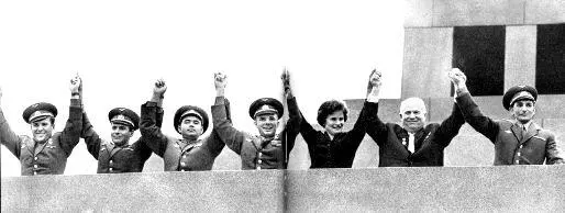 Во главе с Председателем Совета Министров СССР Никитой Сергеевичем Хрущёвым на - фото 39