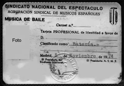 Reproducción de un carné de 1974 disponible en la la página web de Manuel - фото 4