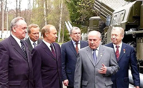 2003 г Фото kremlinru Все свои приезды в Тулу Путин неизменно посещал - фото 8