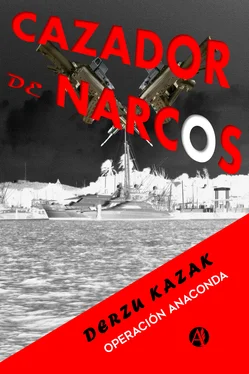 Derzu Kazak Cazador de narcos обложка книги