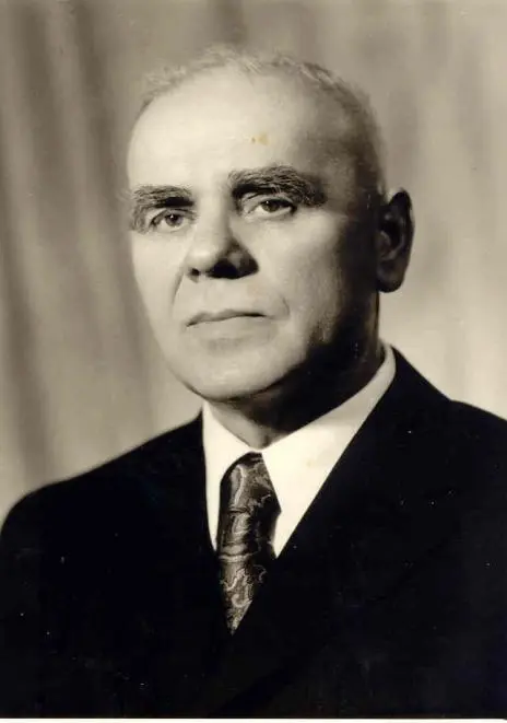 1975 Житомир 1924 возможно 1943 война 1955 после бани Киев 1926 с моим - фото 7