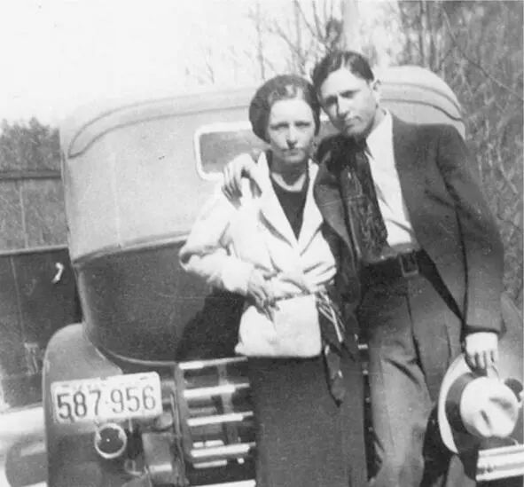 Скорее всего Бонни и Клайд встретились 5 января 1930 года в доме Кларенса - фото 14