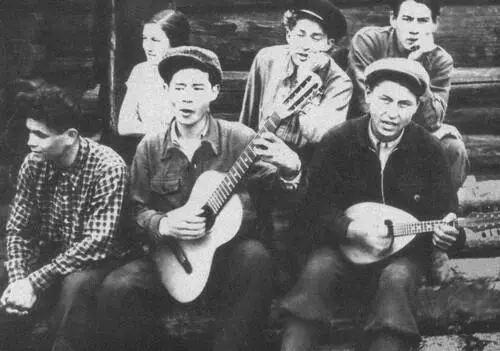 В деревне на сельхозработах осенью 1956 года Песня на стихи Есенина С гитарой - фото 15