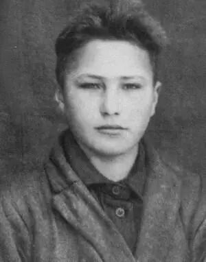 Василий в годы учебы в Бийском автомобильном техникуме Нам лекцию говорят а - фото 20
