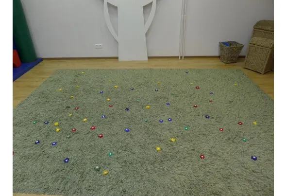 Далее П говорит детям цветок какого цвета они поднять Pick up a - фото 6