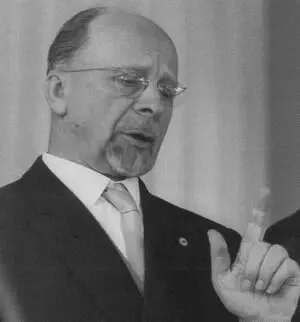 Вальтер Ульбрихт первый секретарь ЦК СЕПГ Вильгельм Пик президент ГДР - фото 2