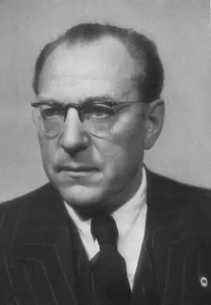 Отто Гротеволь возглавлял правительство ГДР в начале 1950х годов Демонстрация - фото 7