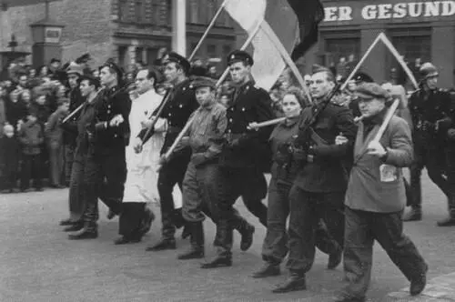Демонстрация протеста в Восточном Берлине в 1953 году Восстание рабочих в - фото 8