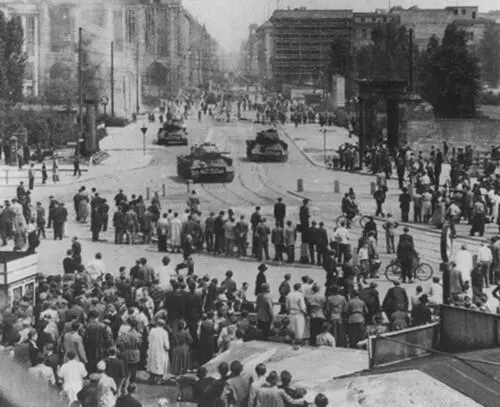 Восстание рабочих в 1953 году едва не покончило с социализмом в ГДР Режим - фото 10