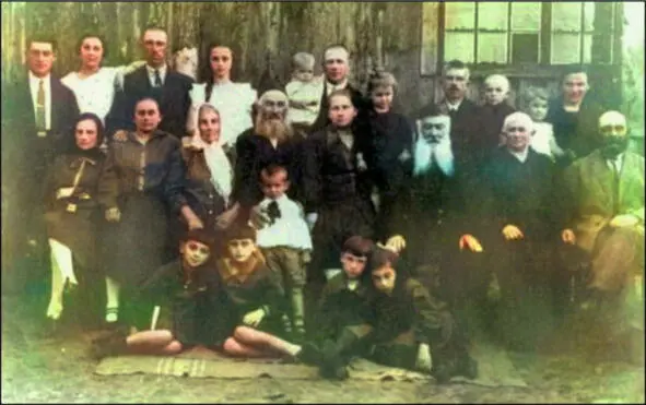 Семья Лившиц возле собственного дома Фото из статьи Леонида Смиловицкого 1927 - фото 24