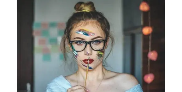 Ты знаешь как наносить макияж Конечно знаю Do you know how to apply - фото 103
