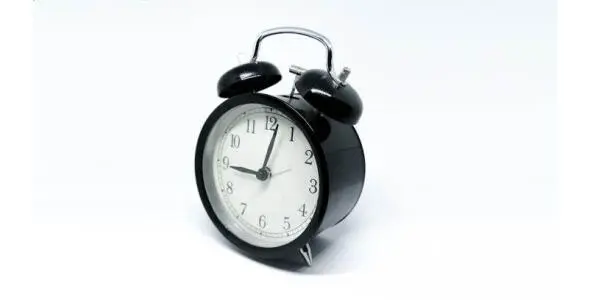 Посмотри на часы Пора вставать Нет слишком рано Lookat the clock - фото 13