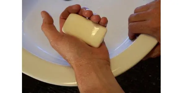 Возьми кусок мыла Я взял его Takea barof soap I have taken one - фото 33