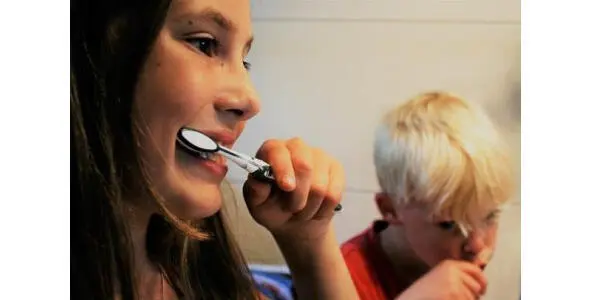 Выплюни зубную пасту Я выплюнула её Spit outthe toothpaste Ive - фото 67