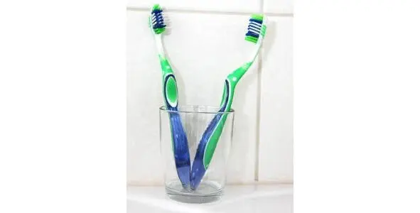Положи зубную щётку в стакан Я положила её туда Put the toothbrush in - фото 71