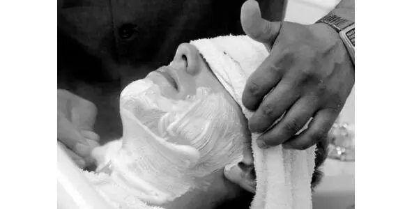Нанеси крем для бритья на лицо Я нанёс его Applythe shaving cream to - фото 82