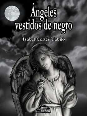 Isabel Cortés Tabilo Ángeles vestidos de negro обложка книги