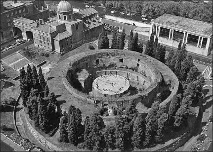 2 3 El Mausoleo de Augusto según el diseño reconstructivo de 1912 y que forma - фото 2