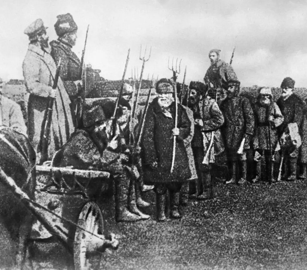 Тамбовское восстание В конце двадцатых годов в молодой семье родителей Виктора - фото 1