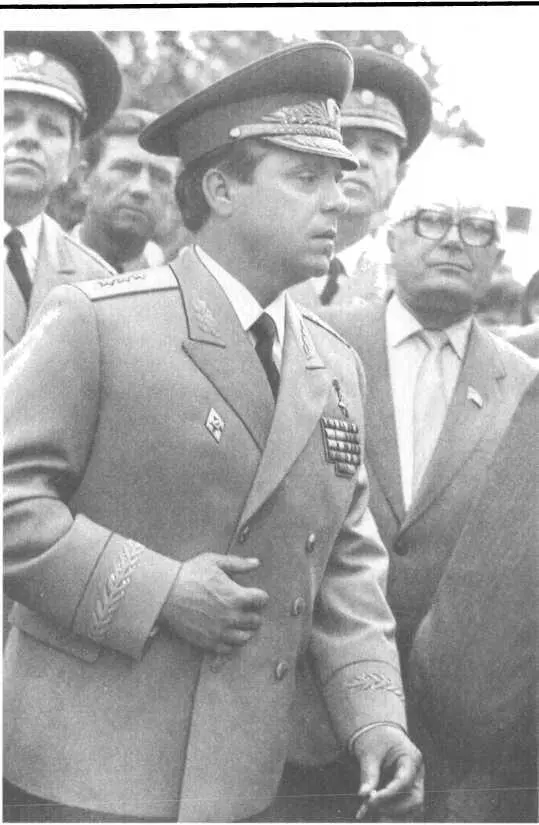 9 мая 1990 года Киев Командующий войсками Киевского военного округа - фото 23