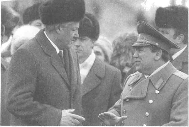 Весна 1992 года Президент Б Ельцин отправляется вместе с маршалом авиации Е - фото 4