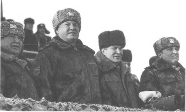 Осень 1993 года Тула Верховный главнокомандующий наблюдает маневры - фото 5