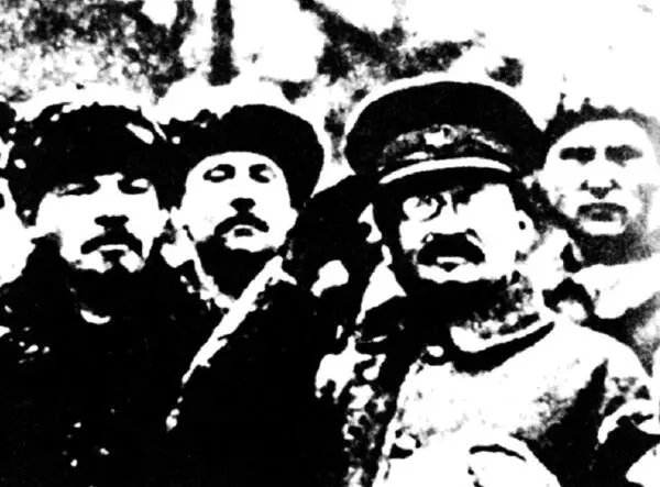 На Красной площади в праздновании второй годовщины Октябрьской революции - фото 8
