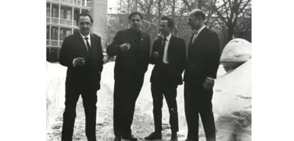 Второй слева Альтшуллер Г С Дзинтари 1968 Слева направо Г Альтшуллер - фото 74