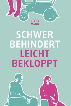 Bernd Mann Schwer behindert / leicht bekloppt обложка книги