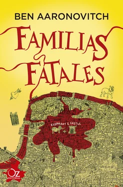 Ben Aaronovitch Familias fatales обложка книги