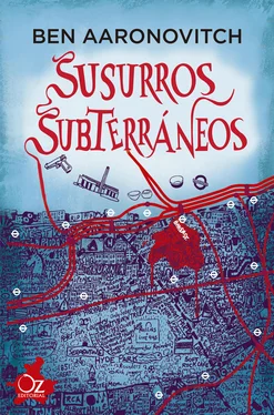 Ben Aaronovitch Susurros subterráneos обложка книги