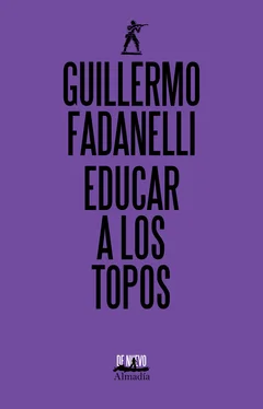 Guillermo Fadanelli Educar a los topos обложка книги