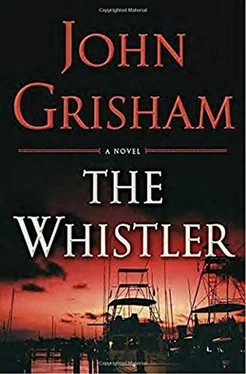 John Grisham The Whistler обложка книги