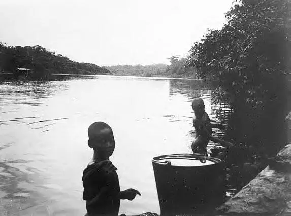 Фот 2 На реке Аоада Нигерия Я хорошо помню наш приезд в Обуду вынырнув - фото 2