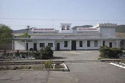 A medida que nos acercamos a Pyongyang encontramos las primeras muestras de - фото 14