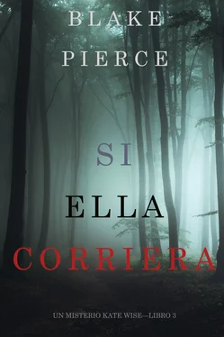 Blake Pierce Si Ella Corriera обложка книги
