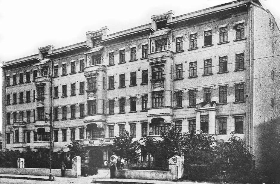 1923 г Рабкоммуна в бывшем доме Пигита В этом доме жила семья владельца - фото 2
