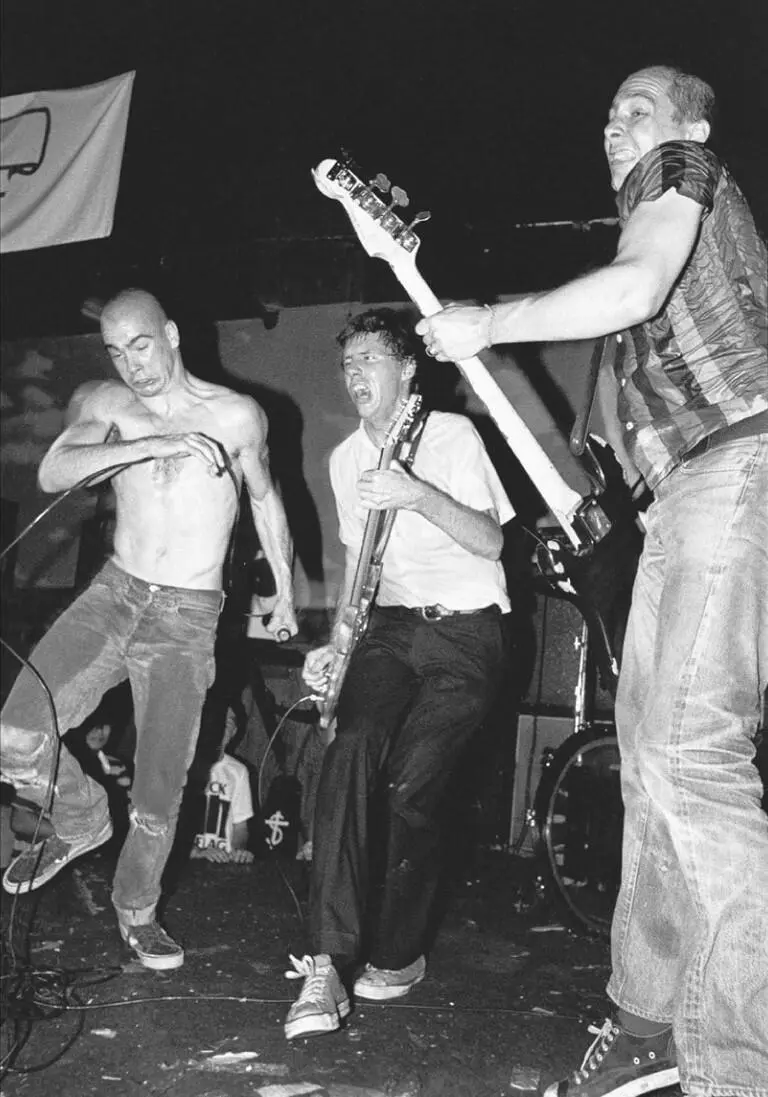 Henry Rollins Greg Ginn y Chuck Dukowski en un concierto en el célebre - фото 1