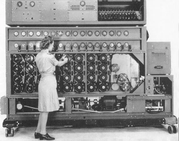 Computadora Colossus del Servicio de Inteligencia Británico usada durante la - фото 26
